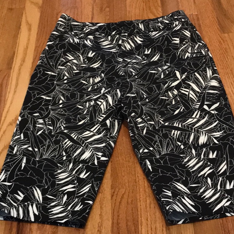 Tropical Leaf Capris~~Nice